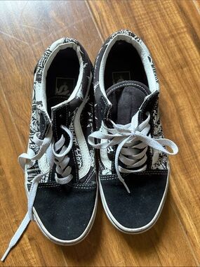 Vans Black & White Graphic Low-Top Skate Sneakers